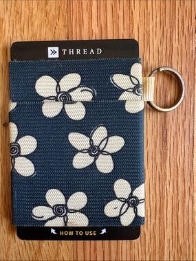 Thread Floral Elastic Cardholder Wallet in Navy and Cream